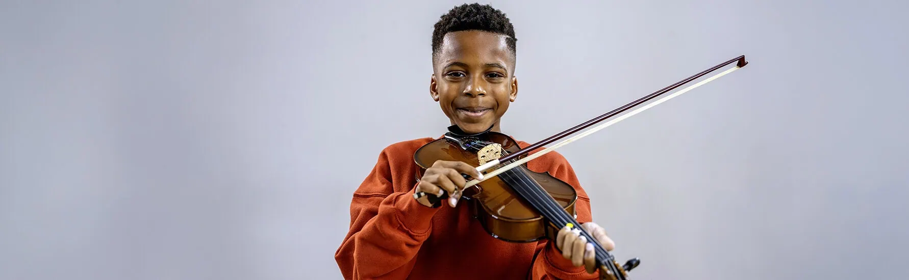 support sms boy playing violin