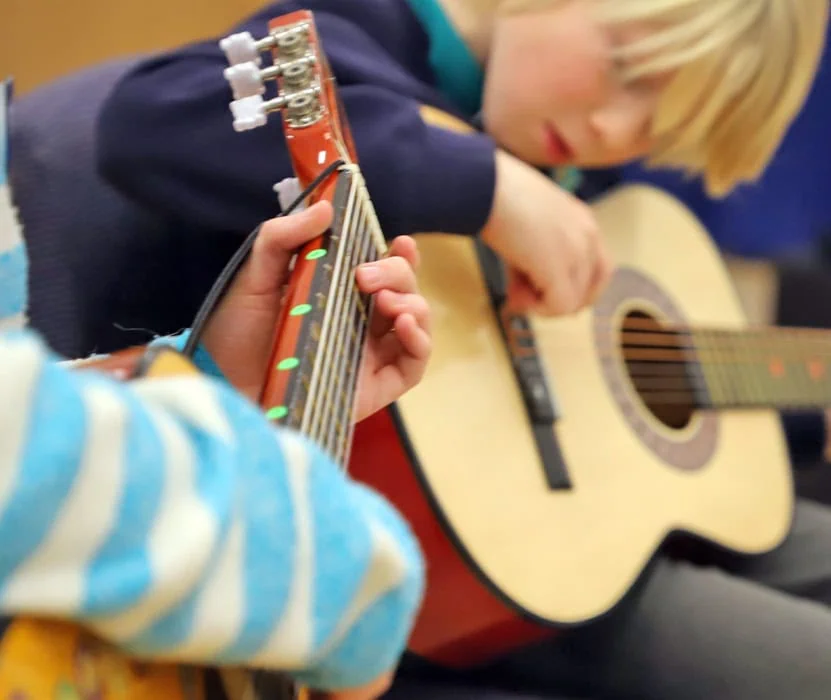kids playing guitar